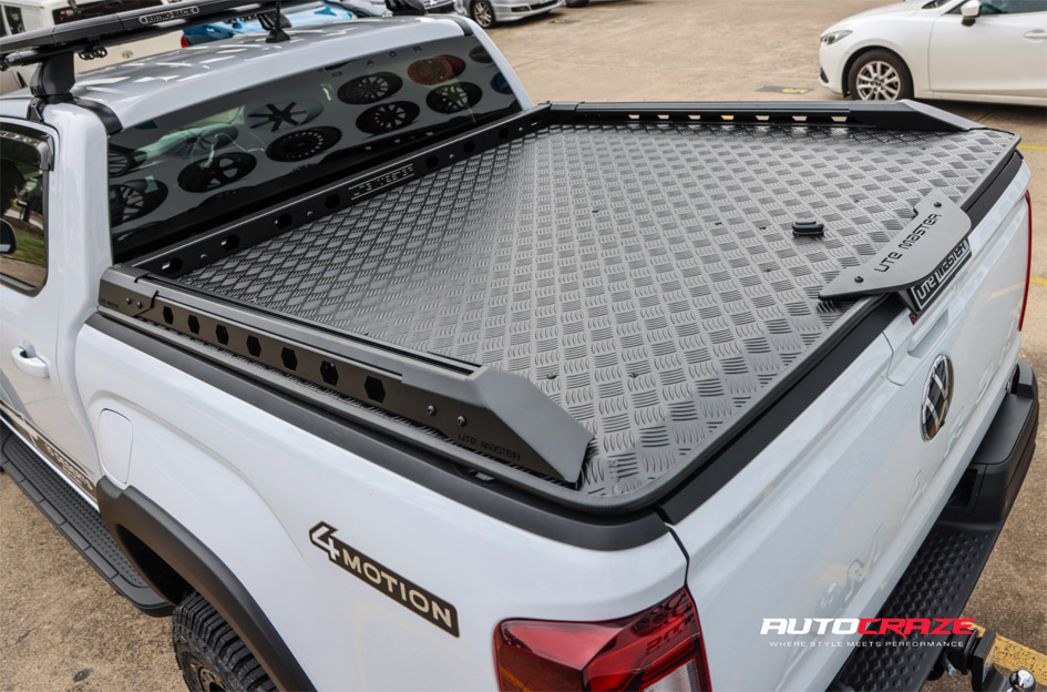 VOLKSWAGEN AMAROK NEXT GEN ROH ASSAULT MATT BLACK WITH BLACK BOLTS AND GRAPHITE FACE