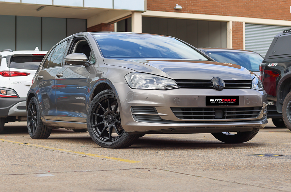 VOLKSWAGEN GOLF KING FLASH SATIN BLACK
