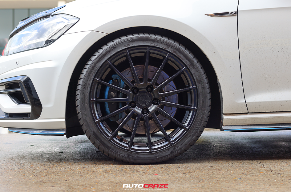 VOLKSWAGEN GOLF KING MILANO SATIN BLACK