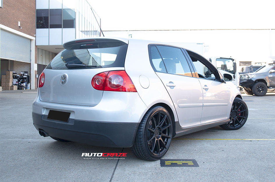 VOLKSWAGEN GOLF NICHE ESSEN SATIN BLACK
