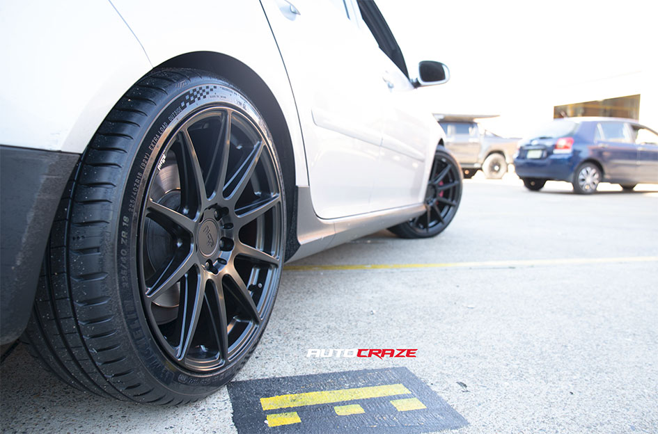 VOLKSWAGEN GOLF NICHE ESSEN SATIN BLACK