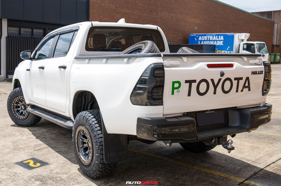 TOYOTA HILUX DIRTY LIFE DT-1 MATTE BLACK