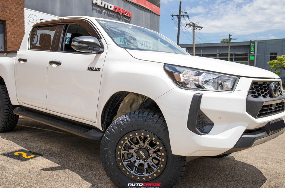 TOYOTA HILUX DIRTY LIFE DT-1 MATTE BLACK