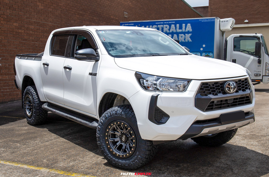 TOYOTA HILUX DIRTY LIFE DT-1 MATTE BLACK