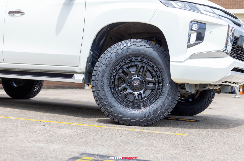 MITSUBISHI TRITON KING BARRETT SATIN BLACK