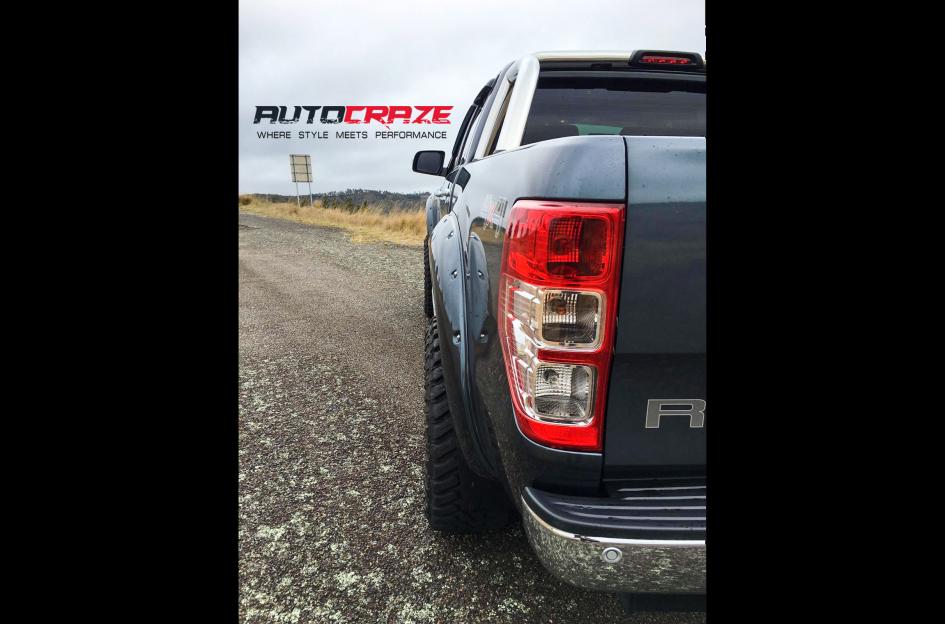 FORD RANGER COUPLER BLACK MACHINED WITH DARK TINT