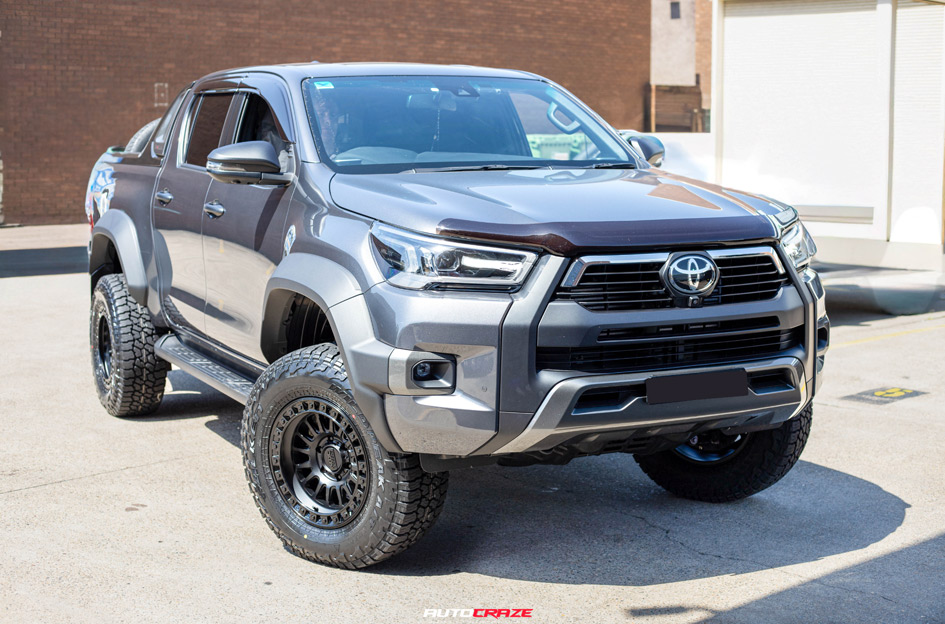 TOYOTA HILUX KMC IMS MATTE BLACK W/ GLOSS BLACK LIP