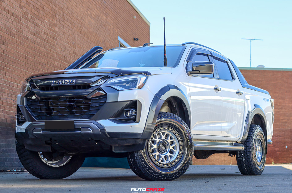 ISUZU D-MAX KMC GRS MACHINED W/ SATIN BLACK LIP
