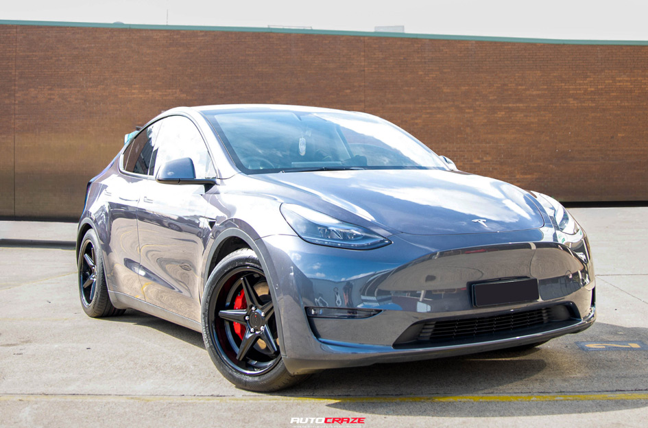 TESLA MODEL Y TSW LAUNCH MATTE BLACK GLOSS BLACK LIP