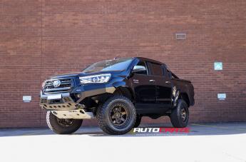 TOYOTA HILUX 4WD KICKER BRONZE CENTER BLACK LIP