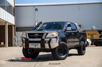 TOYOTA HILUX N70 4WD D HOLE BLACK
