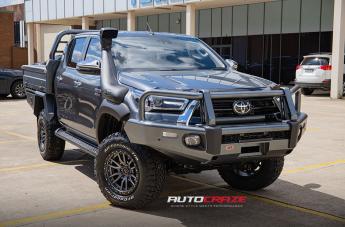 TOYOTA HILUX 4WD REBEL ANTHRACITE CENTER W BLACK LIP