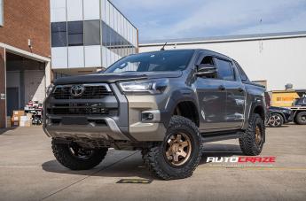 TOYOTA HILUX N80 4WD SIX MATTE BRONZE
