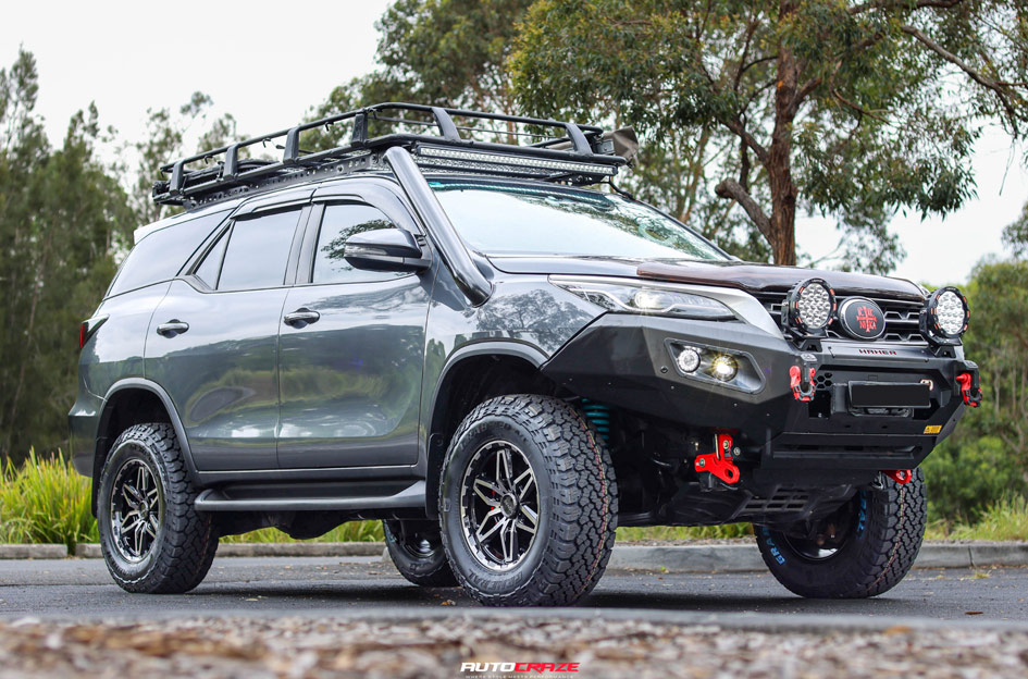 TOYOTA FORTUNER NOMAD N232 GLOSS BLACK DARK TINT