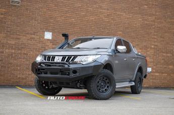 MITSUBISHI TRITON D HOLE BLACK