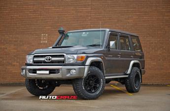 TOYOTA LANDCRUISER KONG SATIN BLACK