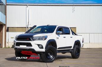 TOYOTA HILUX N80 4WD ZEPHYR MATTE BLACK