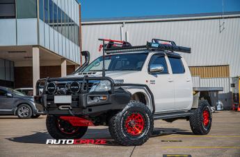 TOYOTA HILUX N70 4WD COVERT CANDY RED BLACK LIP