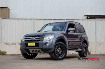 MITSUBISHI PAJERO TANAY MATTE BLACK MACHINED FACE WITH DARK MATTE TINT