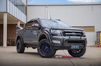 FORD-RANGER-STROKE-GLOSS-BLACK-BLUE-TINTED-CLEAR