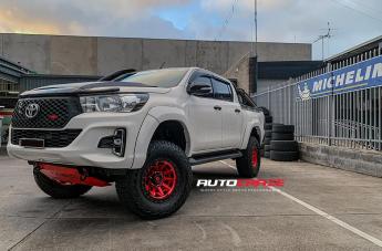 TOYOTA HILUX N80 4WD COVERT CANDY RED BLACK LIP
