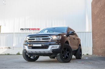 FORD-EVEREST-SIX-MATTE-BLACK-FACE-WITH-GLOSS-BLACK-WINDOWS