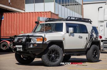 TOYOTA FJ CRUISER TEMPO SATIN BLACK