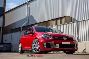 VOLKSWAGEN GOLF CH R BRILLIANT SILVER WITH STAINLESS STEEL RIM PROTECTOR