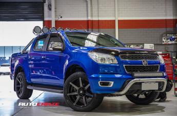 HOLDEN COLORADO AVALANCHE MATTE BLACK GREY FACE