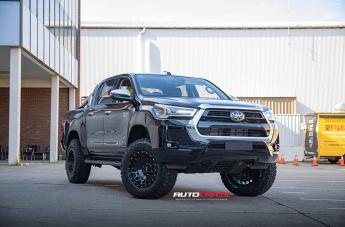TOYOTA HILUX 4WD HOLESHOT XD SATIN BLACK