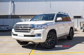 TOYOTA LANDCRUISER DIESEL MATTE BLACK