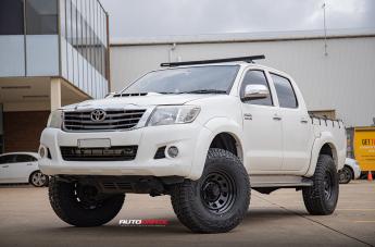 TOYOTA HILUX N70 4WD D HOLE BLACK