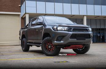 TOYOTA HILUX 4WD