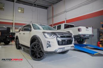 ISUZU DMAX SHOT CALLA GLOSS BLACK