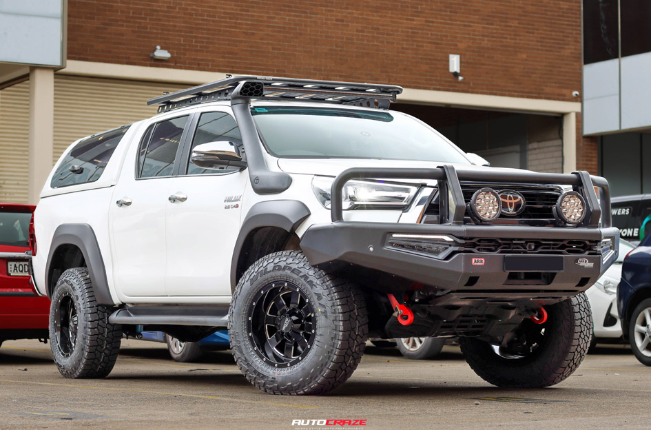 TOYOTA HILUX MOTO METAL M0962 GLOSS BLACK MILLED ACCENTS
