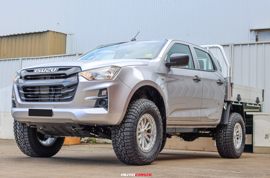 ISUZU D-MAX NOMAD N133 SILVER MACHINED FACE