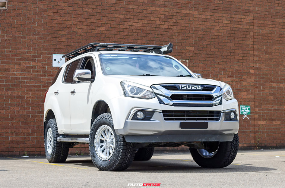 ISUZU MU-X NOMAD N133 SILVER MACHINED FACE