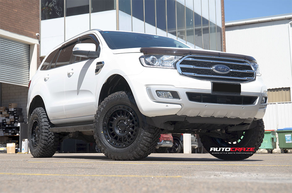 FORD EVEREST KMC IMS MATTE BLACK W/ GLOSS BLACK LIP