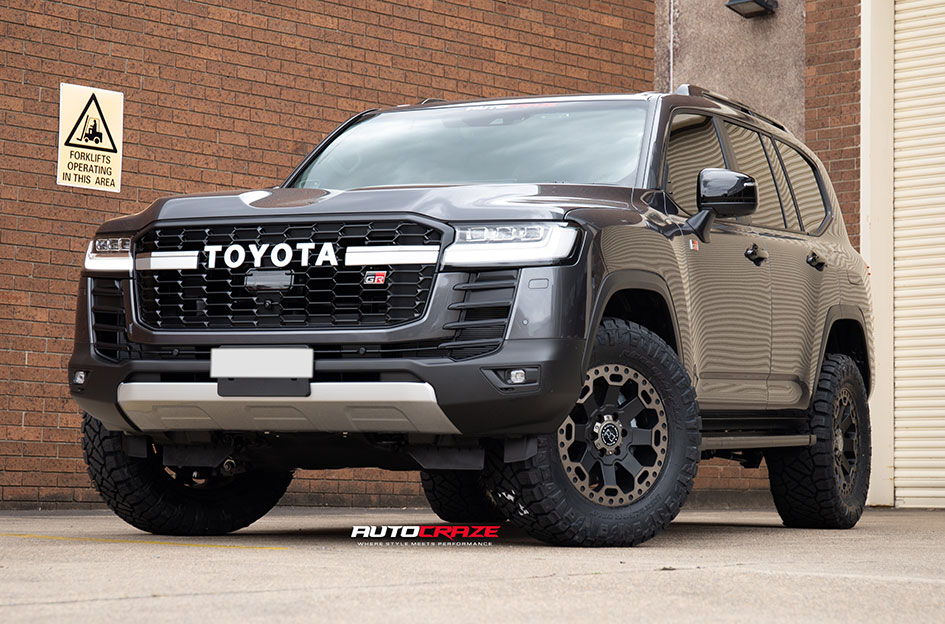TOYOTA LANDCRUISER 300 SERIES BLACK RHINO WARLORD MATTE BLACK WITH MACHINED DARK TINT LIP