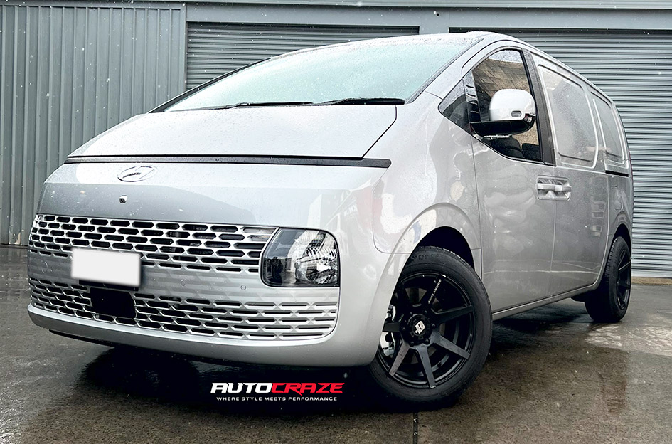 HYUNDAI STARIA DIESEL AVALANCHE MATTE BLACK 