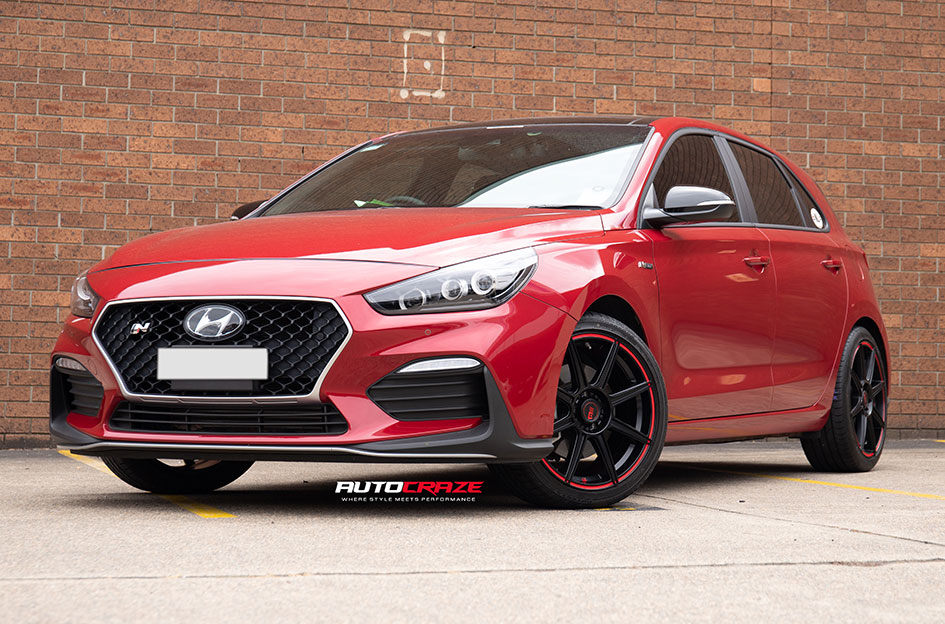 HYUNDAI I30N MOTEGI MR142 BLACK W/ RED STRIPE