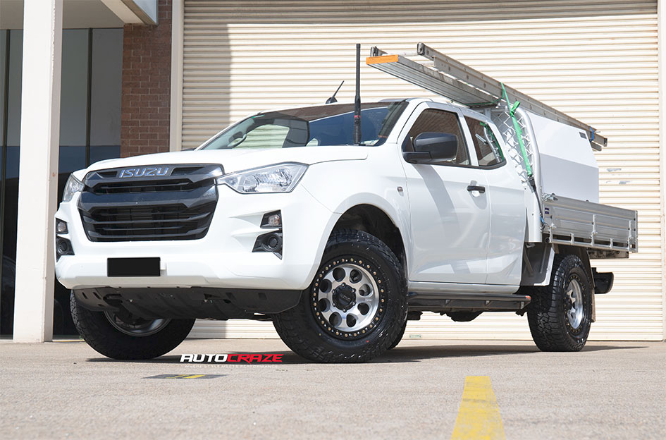 ISUZU DMAX KMC DIRTY HARRY SATIN GRAY W/ BLACK LIP