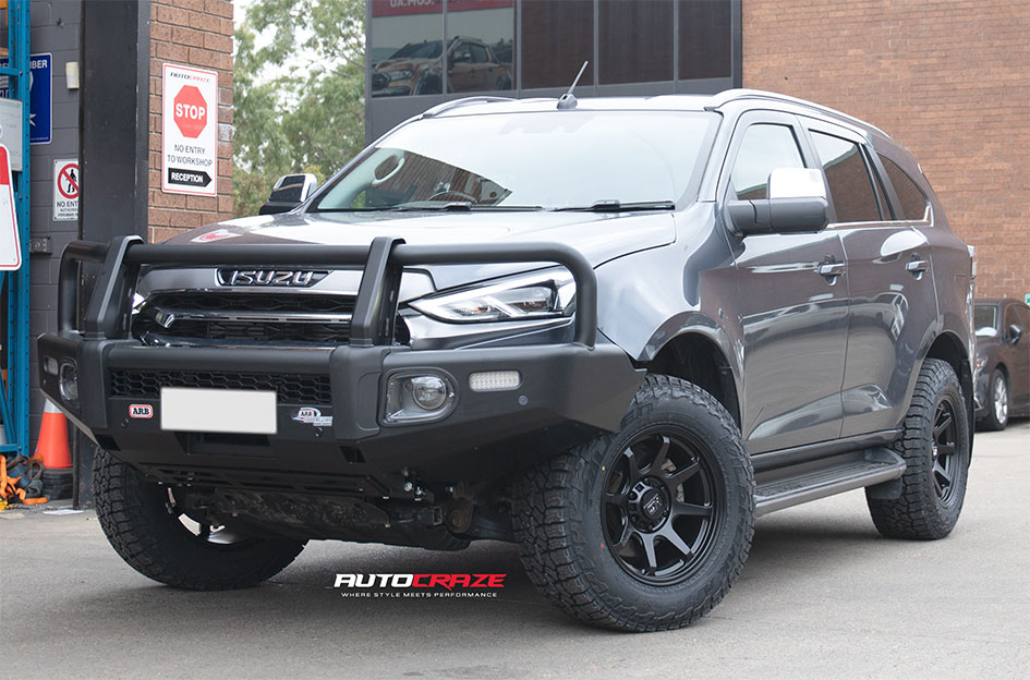 ISUZU MUX KING GRAPPLER SATIN BLACK