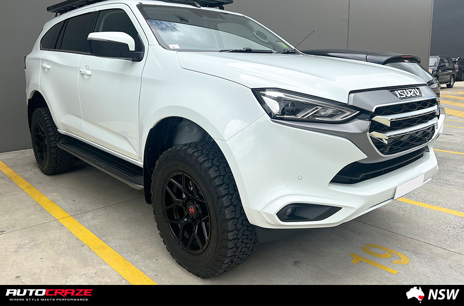 ISUZU MUX NOMAD SABBATH MATTE BLACK 