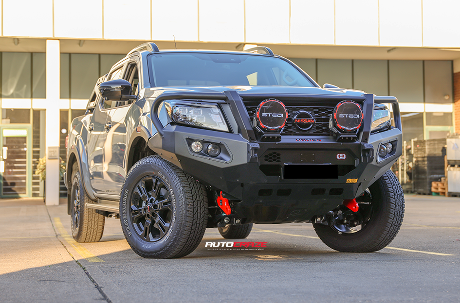 NISSAN NAVARA HAMER BULL BAR & STEDI LIGHTS