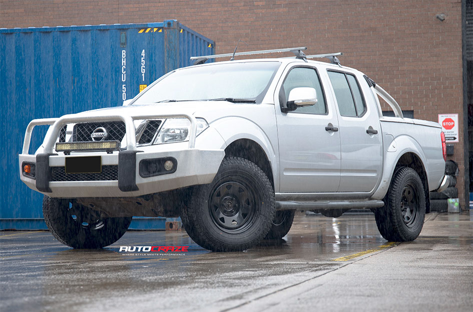 NISSAN NAVARA KING TERRA BLACK 
