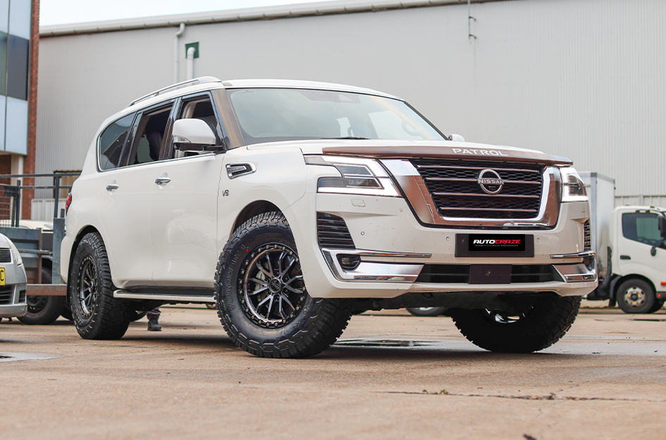 NISSAN PATROL NOMAD N133 GLOSS BLACK DARK TINT
