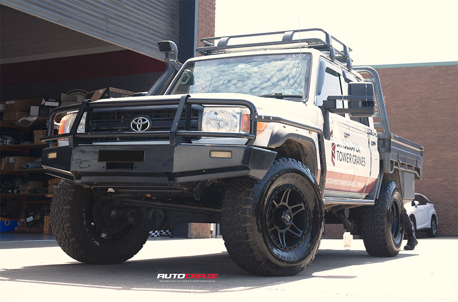 TOYOTA 79 SERIES LANDCRUISER KING KONG SATIN BLACK