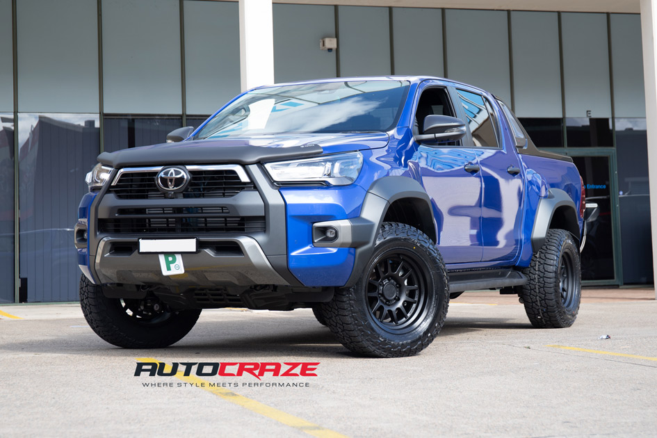 TOYOTA HILUX BLACK RHINO GUIDE MATTE BLACK