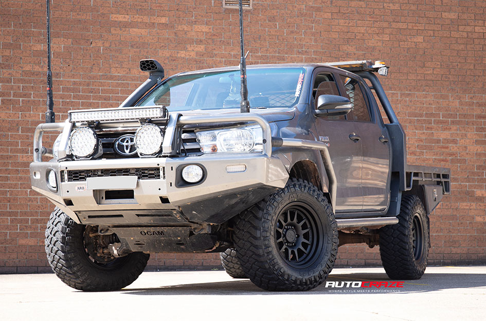 TOYOTA HILUX BLACK RHINO GUIDE MATTE BLACK 